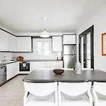 Boa Milos 4 Bedrooms Near Adamantas (Milos)