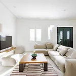 Boa Milos 4 Bedrooms Near Villa