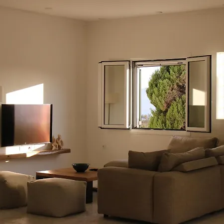Boa Milos 4 Bedrooms Near Villa Adamantas (Milos)