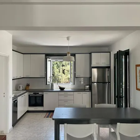 Villa Boa Milos 4 Bedrooms Near Adamantas (Milos)