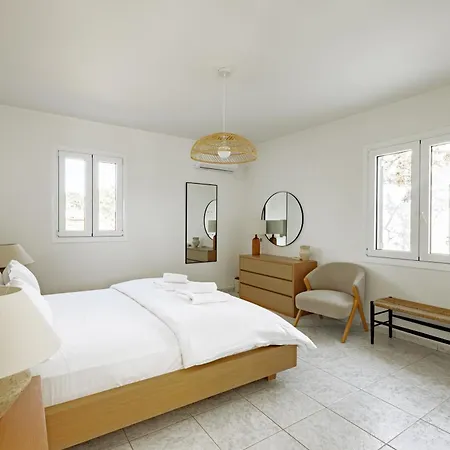 Boa Milos 4 Bedrooms Near Villa